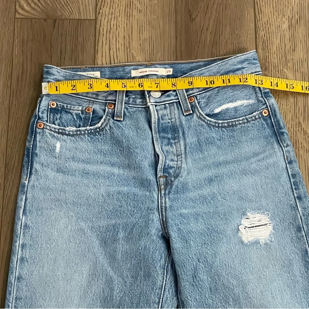 Levis Premium Wedgie Straight Button Fly Denim Light wash Blue Jeans Women’s 25‎